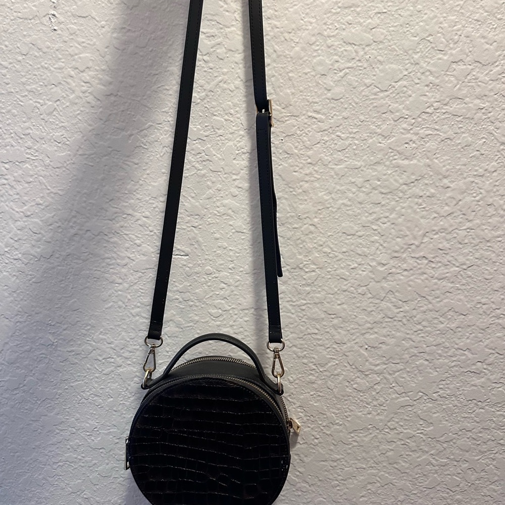 Elegant Black Croc-Embossed Crossbody Bag Gilda Tonelli